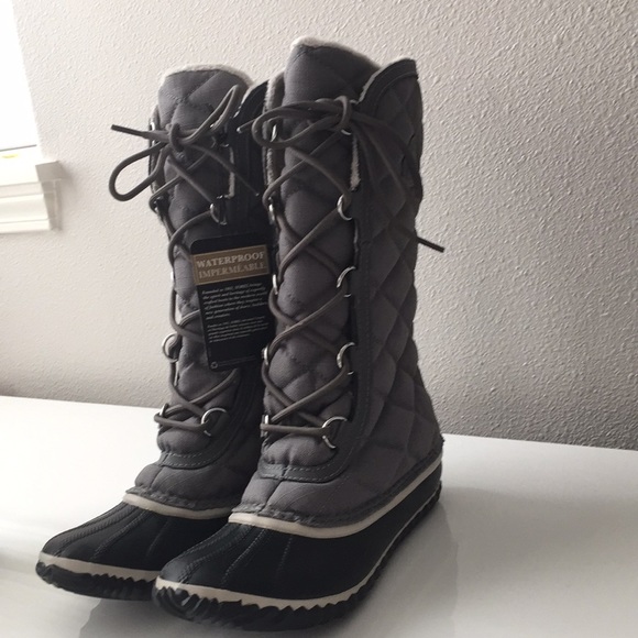 sorel quilted boot